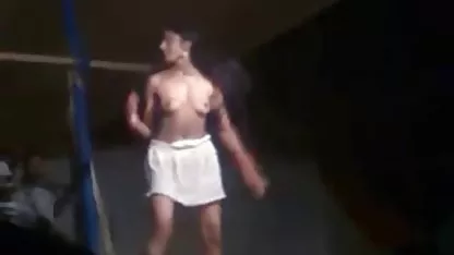Publik video bokep ngintip lagi mandi Arat Donu
