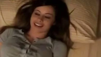 Inggris pelacur Vanessa kacau dalam sebuah bokep online ngintip adegan klasik