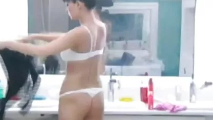 Ibu bokep janda mandi Rumah Tangga Katie