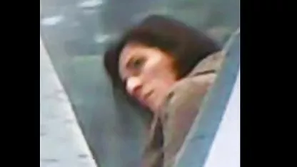 Aline dalam bokap ngintip sebuah acara