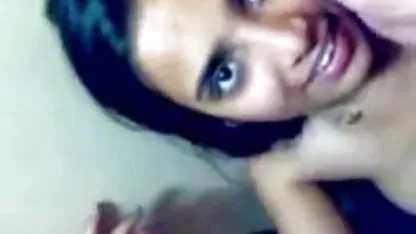 Ini cewek cantik dihancurkan oleh 5 titit ngintip tetangga ngewek besar