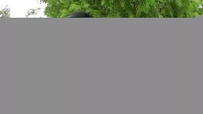 Gadis bokep ngintip tante mandi toilet umum masturbasi