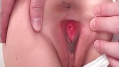 Gadis dengan wajah bokep ngintip ibu mandi